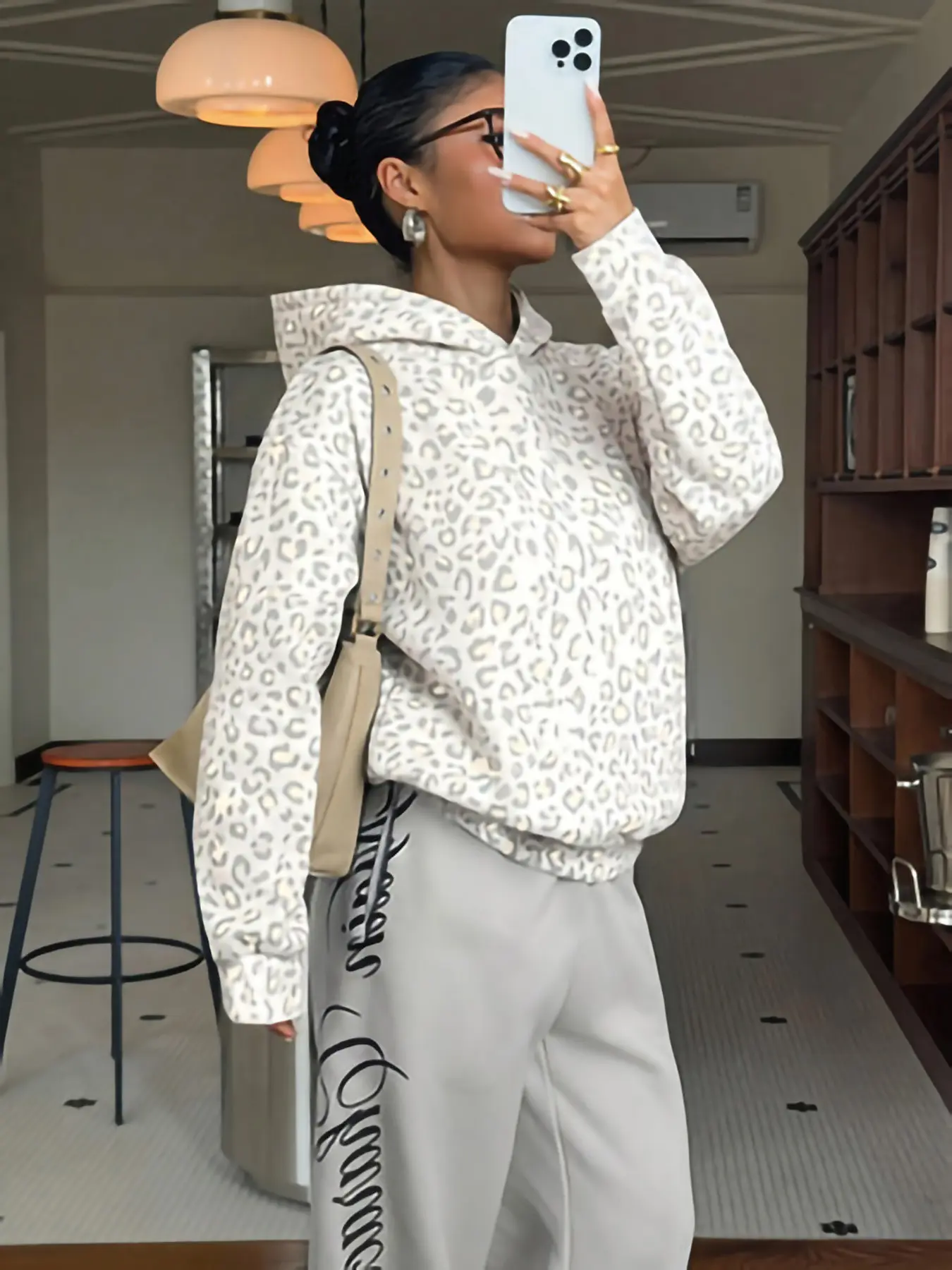 Light Leopard Print Aesthetic Hoodie for Women, Casual Long Sleeve Fitted Top, Geometric Pattern, Spring & Fall Fashion
