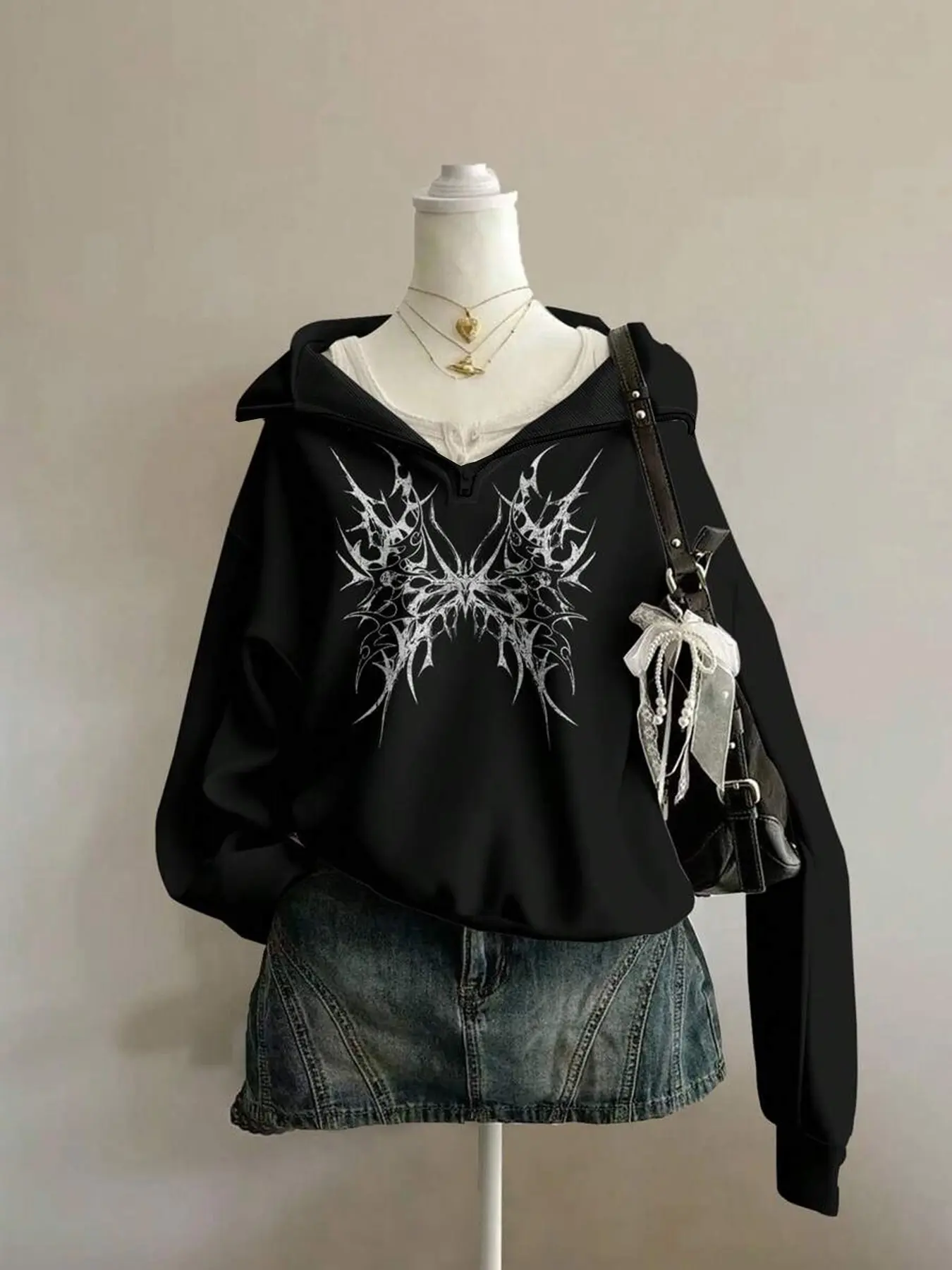 Subculture Thorn Butterfly Half-Zip Polo Sweatshirt, Dark Loose High Street Turn-Down Collar Top, Stylish and Comfortable Apparel, Fashion