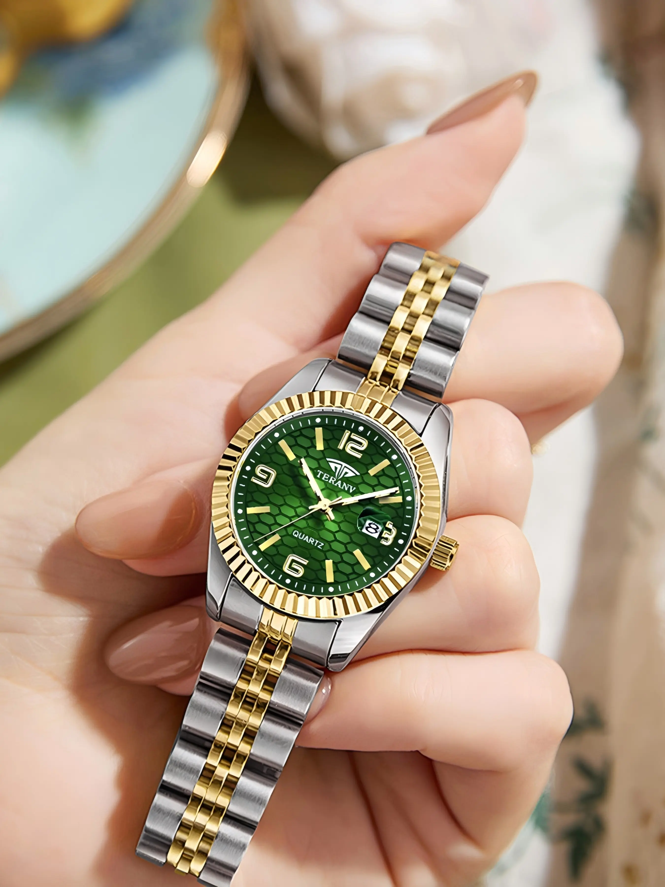 Women's Round Dial Analog Quartz Watch, Glow-In-The-Dark Party Watch, Casual Fashion Accessory, Gift Box Included, Birthday Present