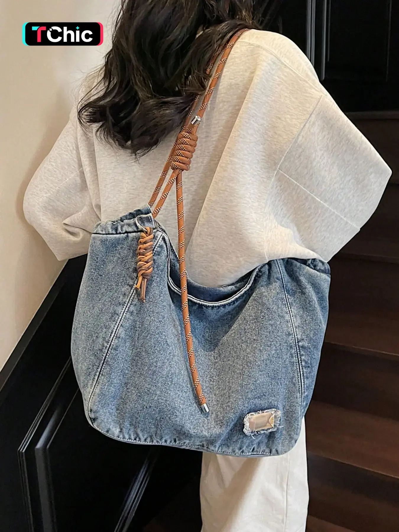 Simple artistic style retro relaxed tote bag, Aesthetic tote, casual versatile large capacity textured shoulder bag, Daily Commute Bag, Casual commuter bag, drawstring design, suitable for commuting to and from work