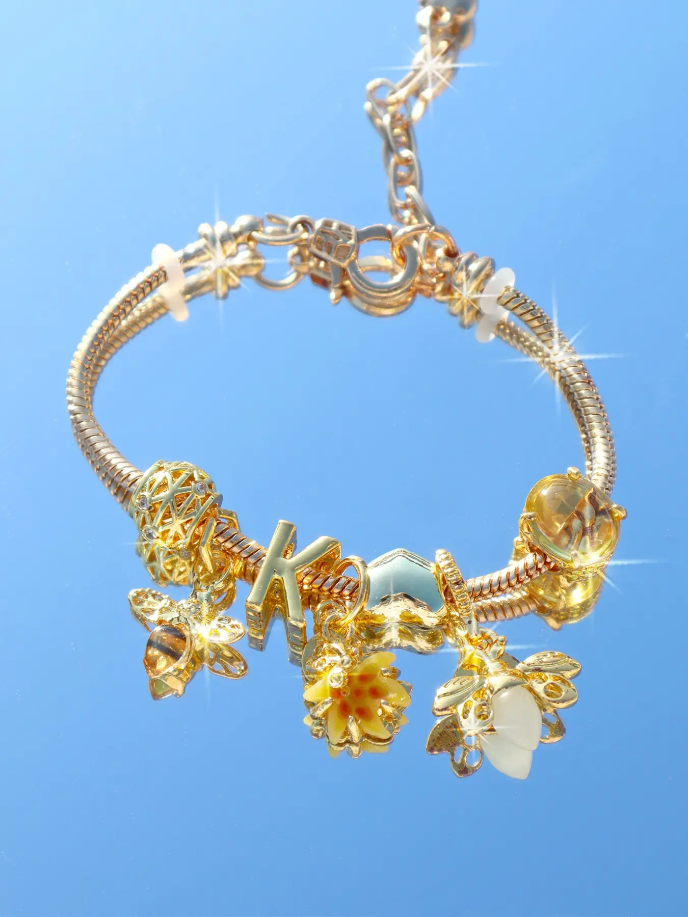 Lucky Bee Charm Bracelet, DIY Name Initial Letter Bracelet, Fashion Heart Flower Design, Perfect Gift for Her, Unique Jewelry Accessory, Elegant Jewelry Bracelet