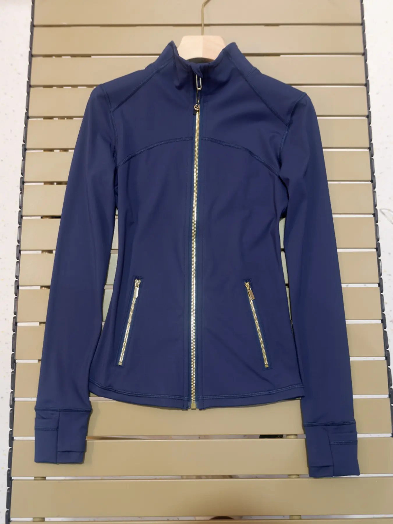 Quick-drying and breathable jacket with golden zippers, a slim-fitting outerwear that accentuates a slender silhouette, skin-friendly and feels like wearing nothing, ideal for yoga, sports, leisure, and entertainment