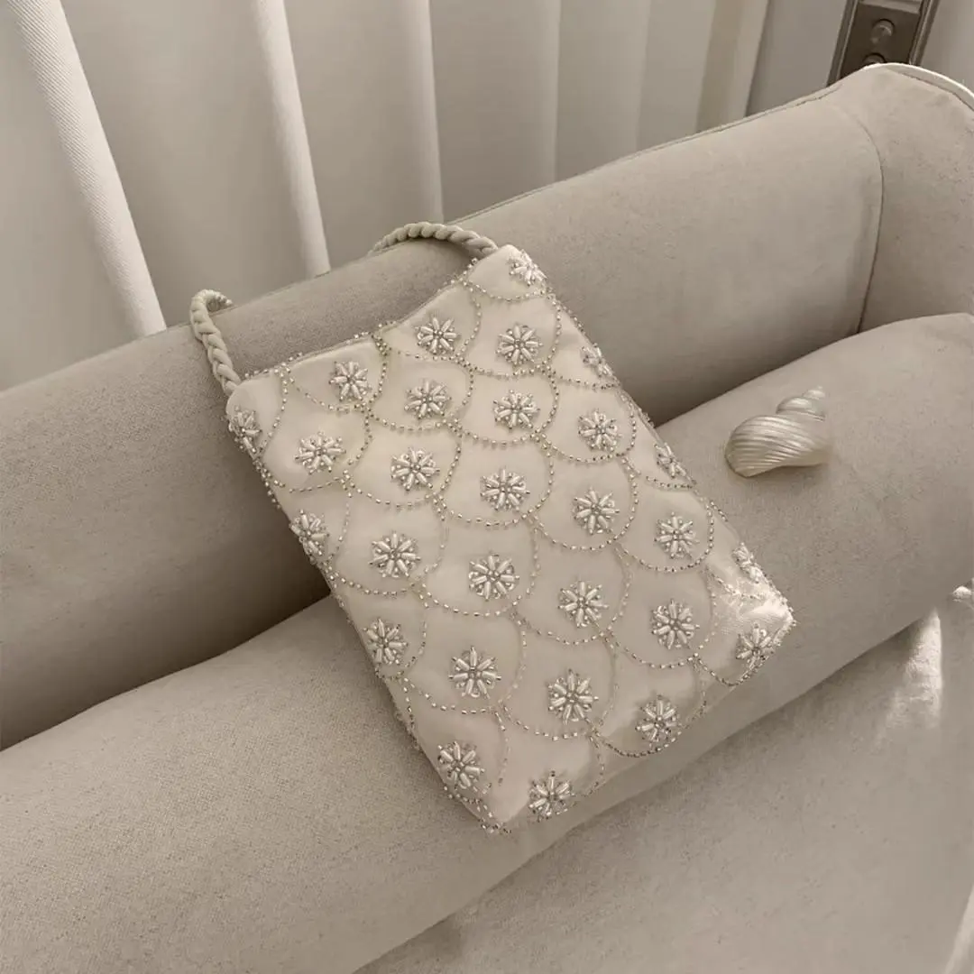 Vintage Embroidered Beaded Clutch Purse for Women, Structured Evening Shoulder Bag with Adjustable Crossbody Strap for Weddings, Adjustable Crossbody Bag, Embellished Shoulder Bag