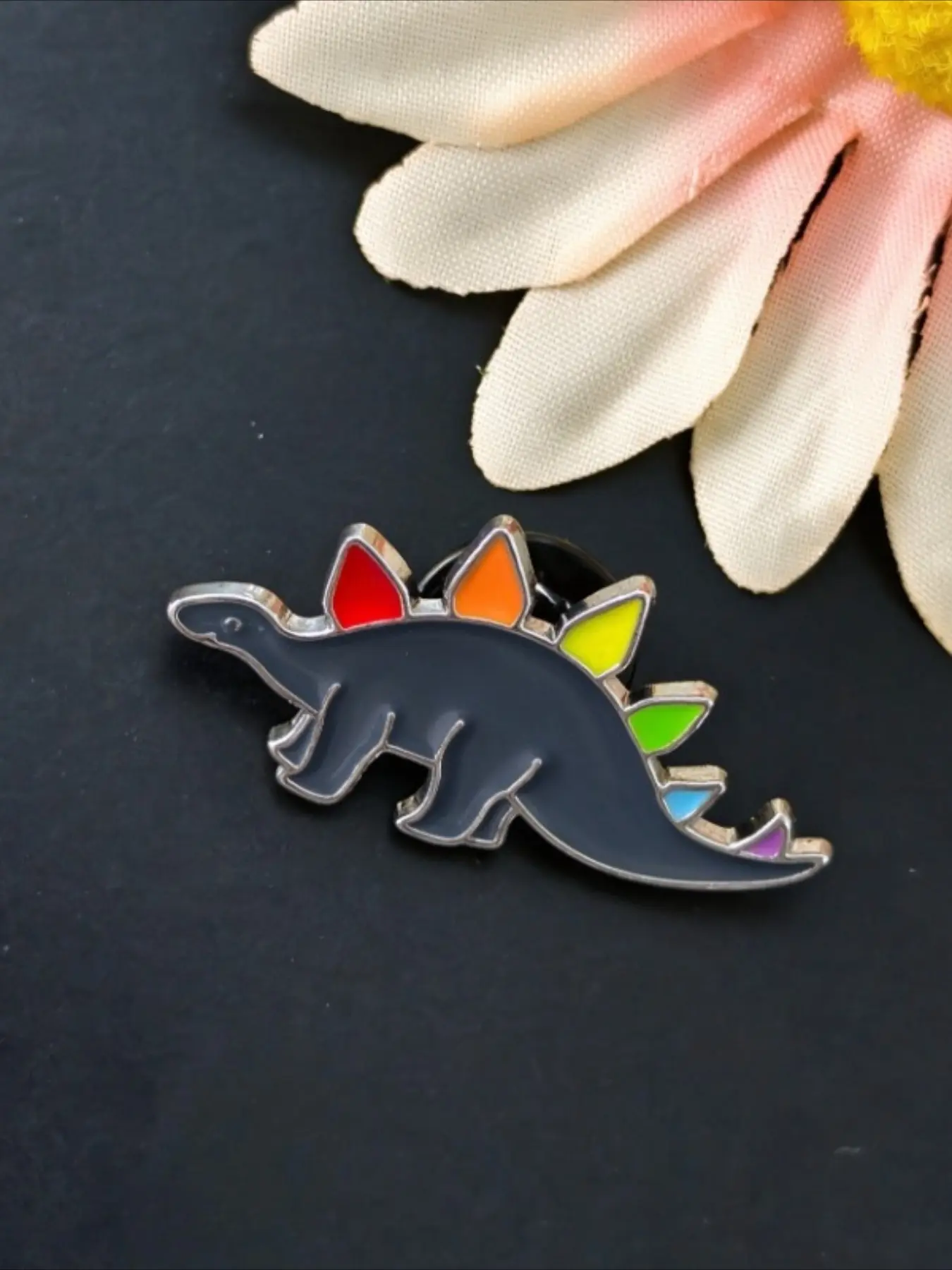1PC Cute Rainbow Spikes Dinosaur Enamel Pin, Cartoon Stegosaurus Dino Lapel Badge for Backpack Jacket Hat Decor, Fashion Animal Jewelry Gift