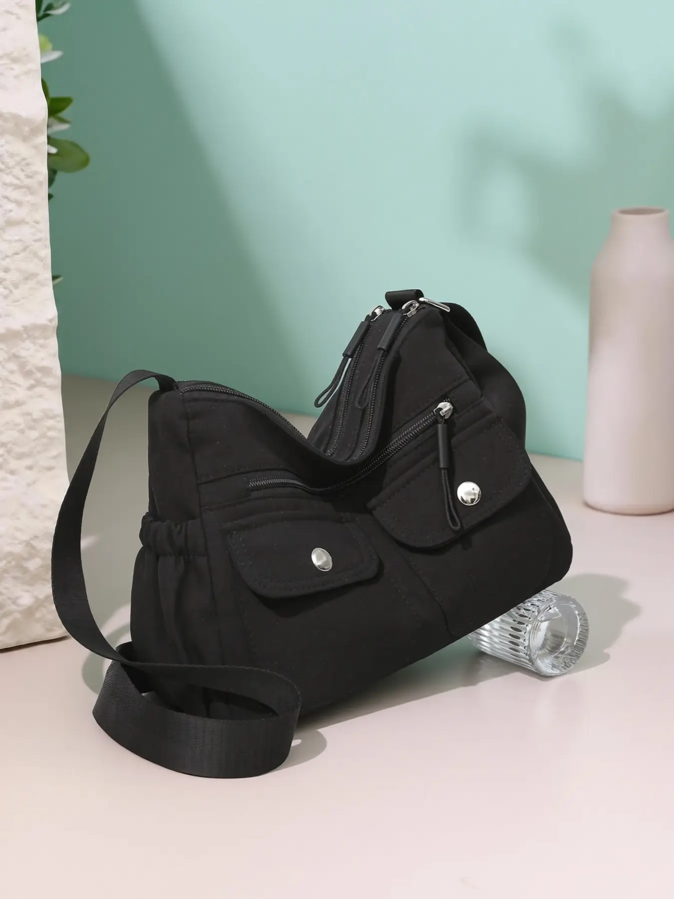 Simple and casual multi-pocket crossbody bag with adjustable shoulder strap, lightweight and easy to match women's shoulder bag, suitable for daily outings, commuting, and shopping