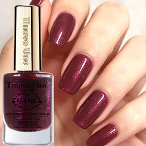 Tinovo Uno comes with a burgundy nail polish featuring subtle shimmer. It dries quickly, is long-lasting, alcohol-free, and doesn’t require curing. It’s perfect for everyday wear and won’t look out of place.