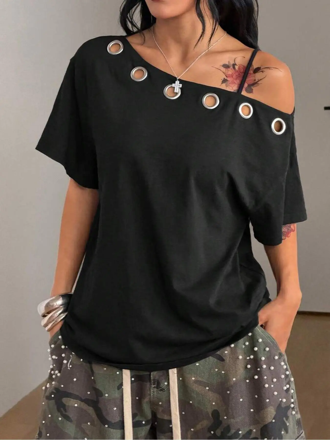 Women's Asymmetrical Off-Shoulder Short Sleeve T-Shirt, Metal Eyelet Ring Decoration, Loose Casual Streetwear Top