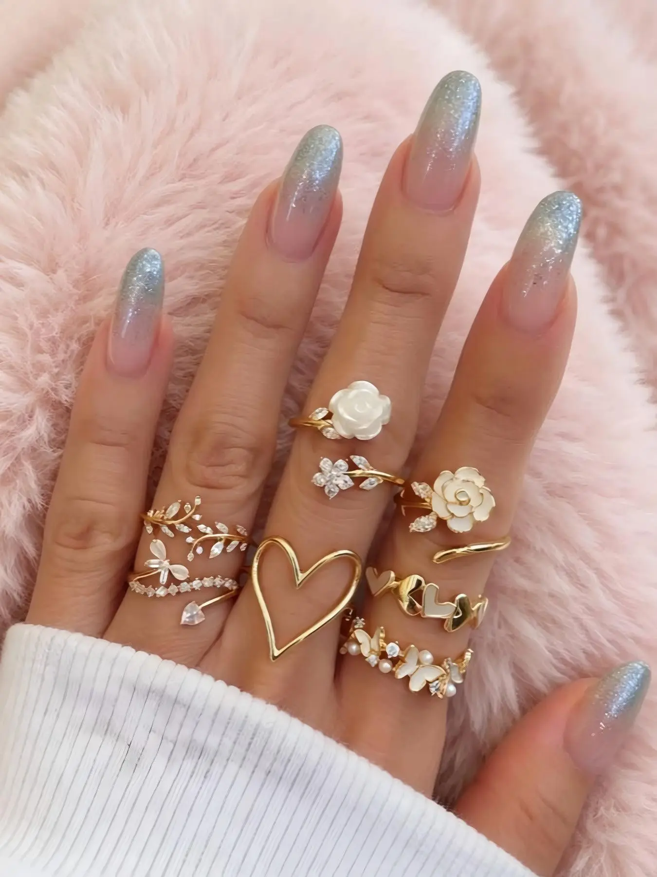 7-Piece Stylish Sweet Women's Gold Ring Set - Floral Design Ring, Rose, Heart & Butterfly Diamond-Accented Multi-Piece Set, Unique Stackable Versatile Jewelry, Perfect for BFF Gifts & Valentine's Day Gifts