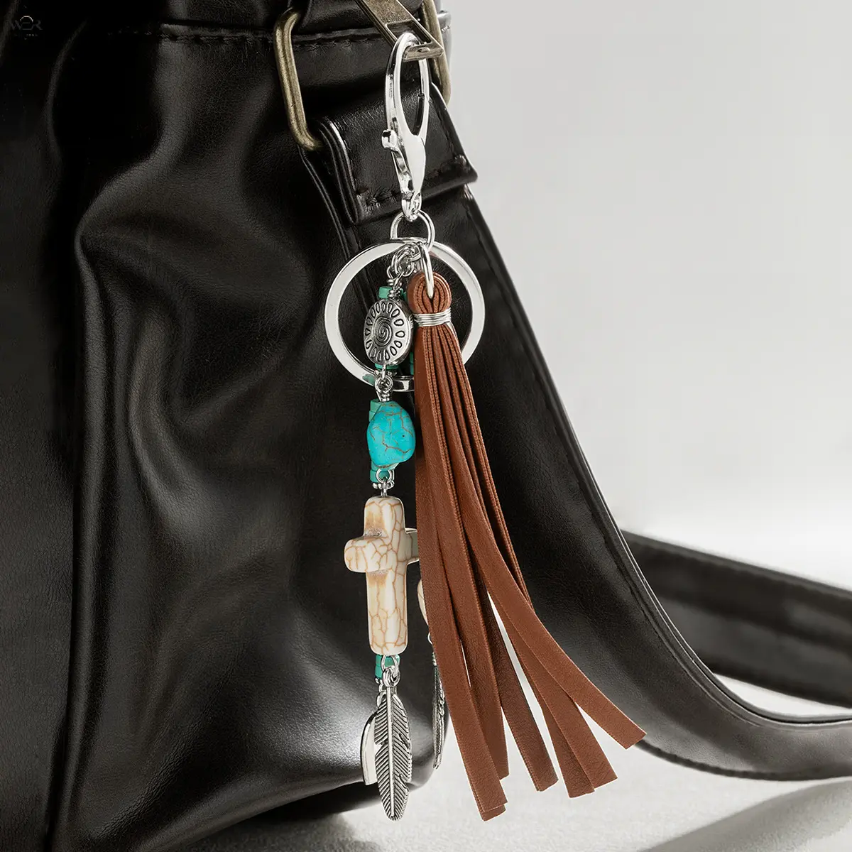 Boho Western Tassel Bag Charm Keychain, Vintage Turquoise Cross Feather Pendant Key Ring with Lobster Clasp, Ethnic Leather Tassel Purse Handbag Accessory, Retro Bohemian Decorative Key Holder for Women Gift