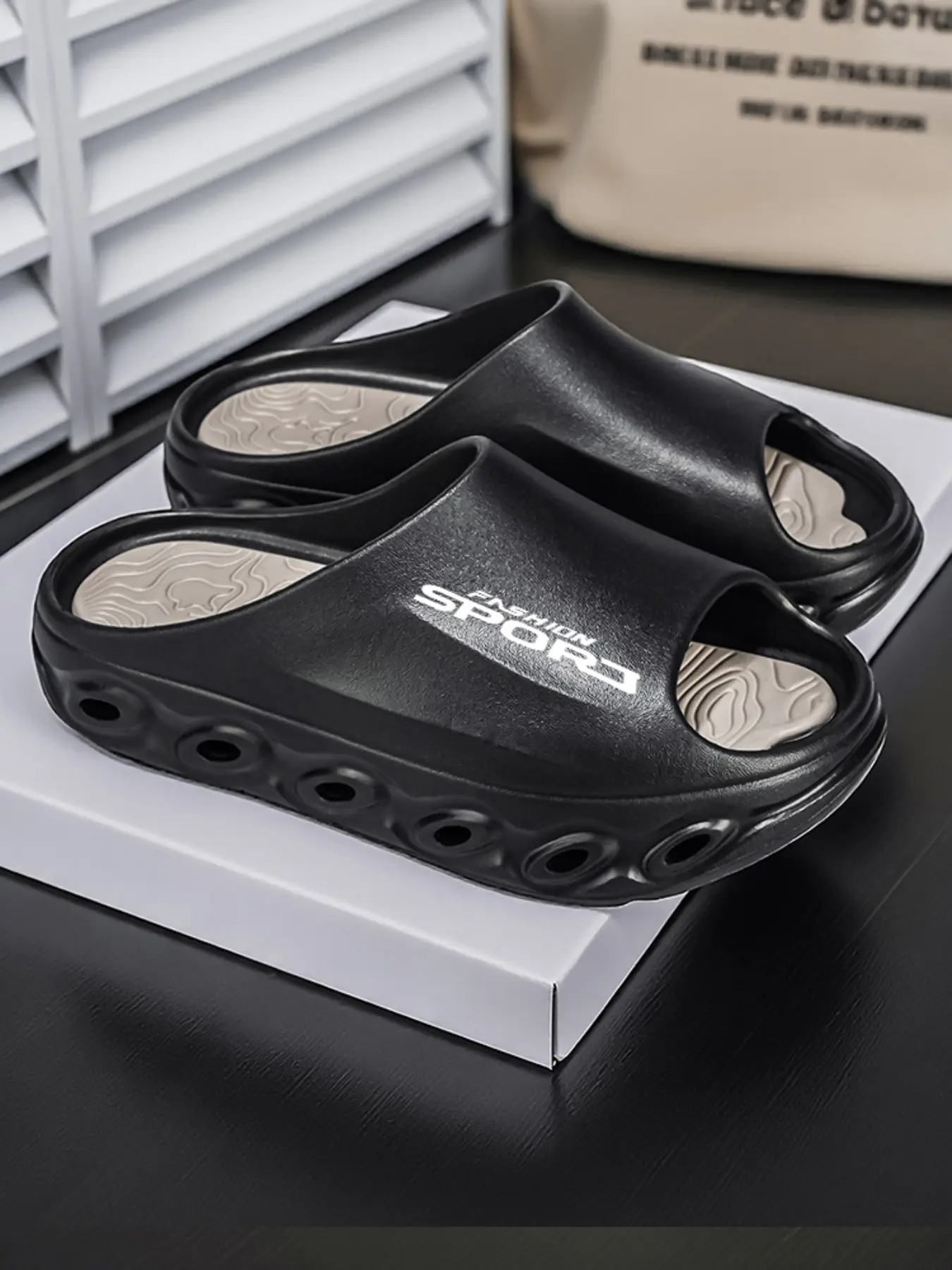 Unisex Hollow Out Thick Sole Sports Slippers, Height Boosting Eva Sandals, Non-Slip Quick-Dry Beach Shoes, Multiple Colors Available