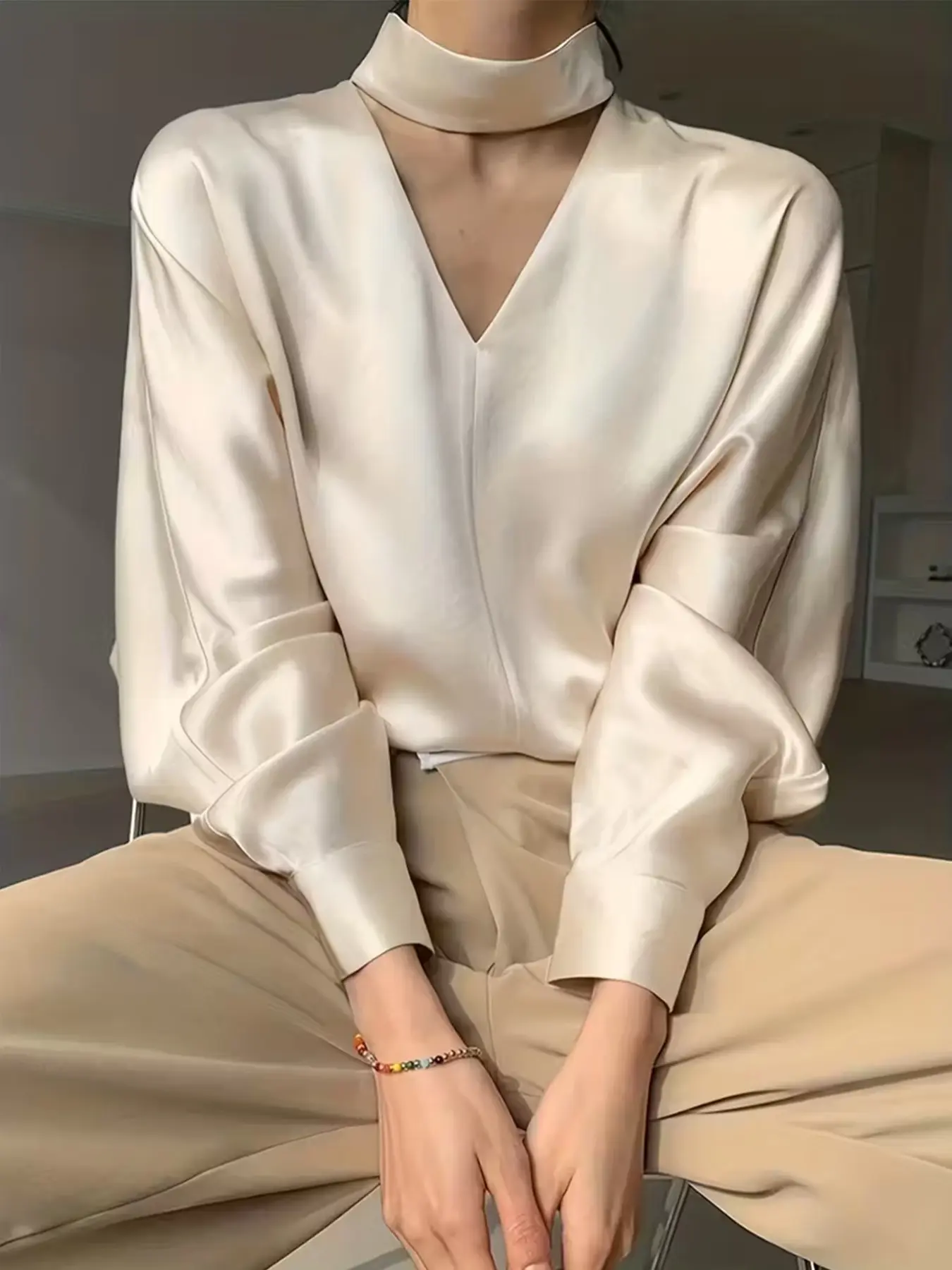 Elegant Satin Halter Neck V-Neck Shirt for Women, Loose Fit Long Sleeve Commuter Pajama Top, Chic Evening Wear
