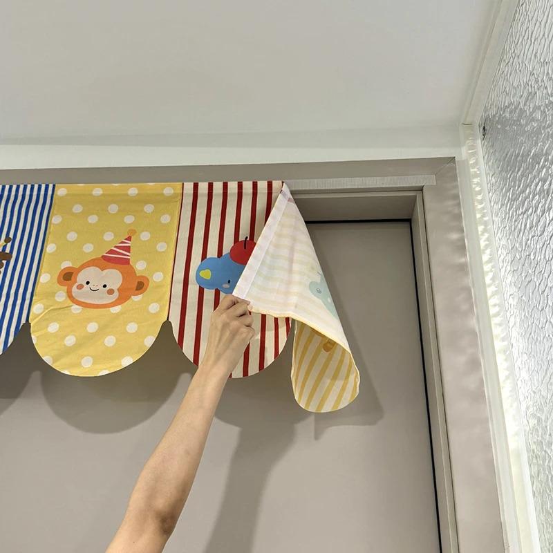 1-piece animal cartoon self-adhesive door curtain for privacy partition, suitable for bedroom, living room, bathroom - no drilling required