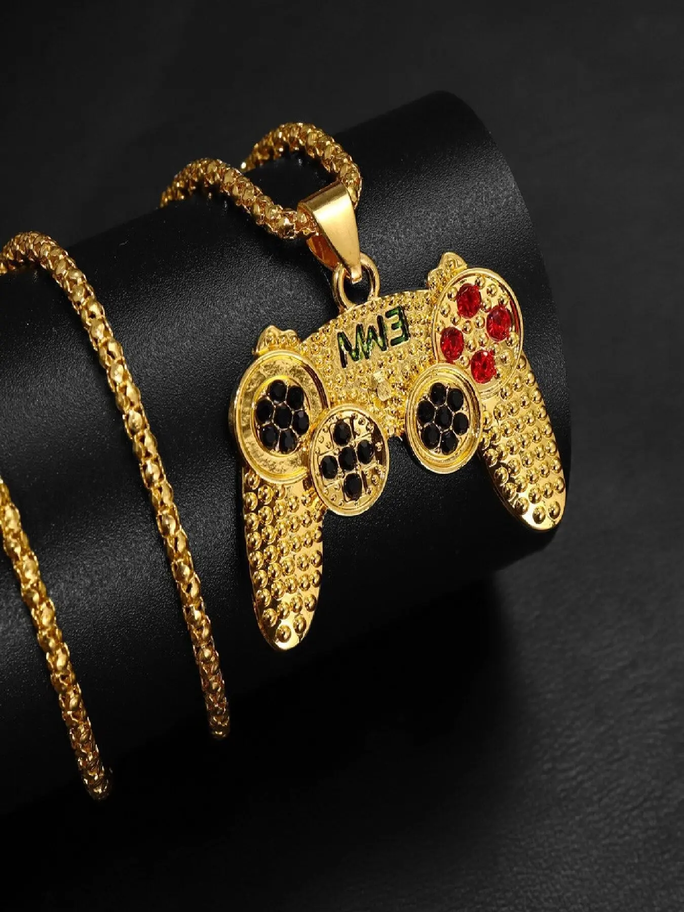 Stylish Stainless Steel Necklace with Gemstone Game Controller Pendant, Jewelry Men, Unisex Gift for Gamers, Perfect for Special Occasions