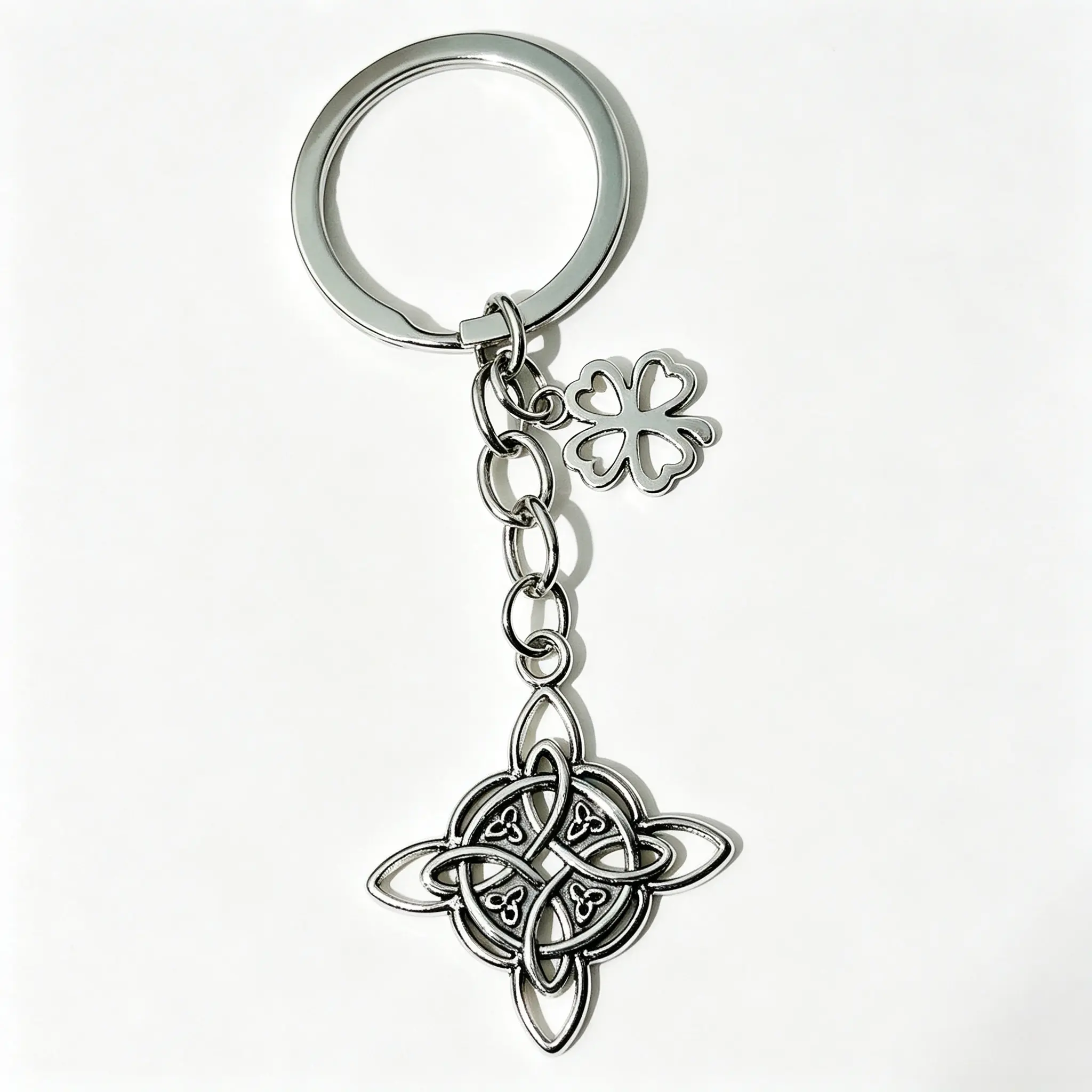 Vintage Celtic Knot Keychain with Four Leaf Clover, Lucky Irish Key Ring, Retro Alloy Bag Charm for Women Men Gift