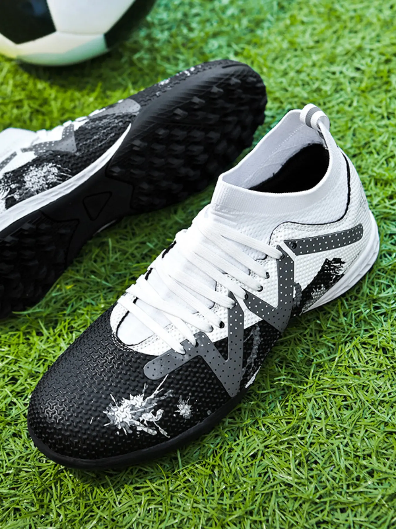Unisex High-Top Soccer Shoes, Soccer Boots, TF Studs, Ideal for Grass Training & Matches, Sporty Design, All Seasons, Suitable for Kids & Adults