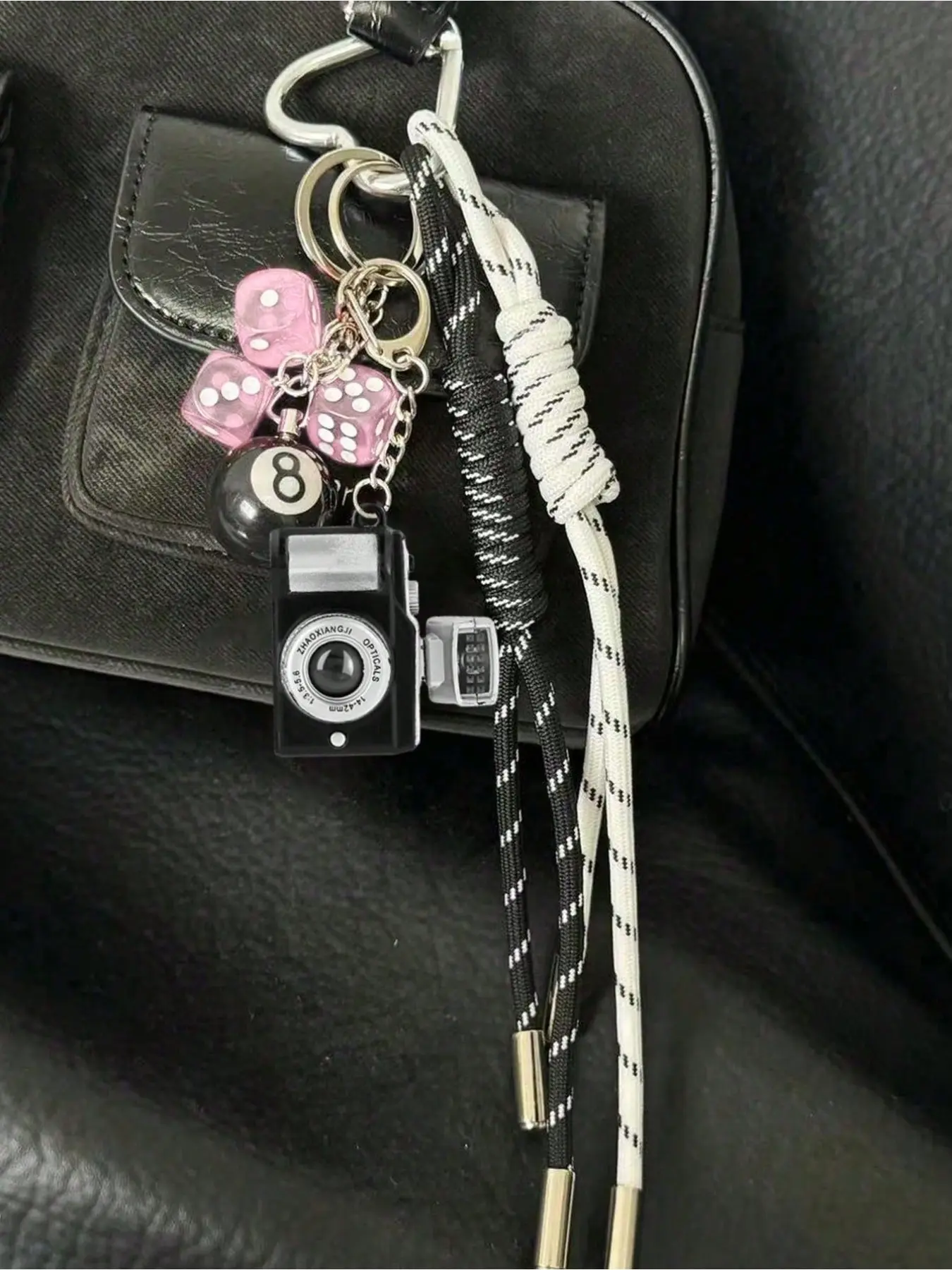 Vintage Billiard Keychain 8 Ball Creative Pendant, Retro Style Camera Shape Keychain, Bag Charm, Cool Accessory for Girls and Women