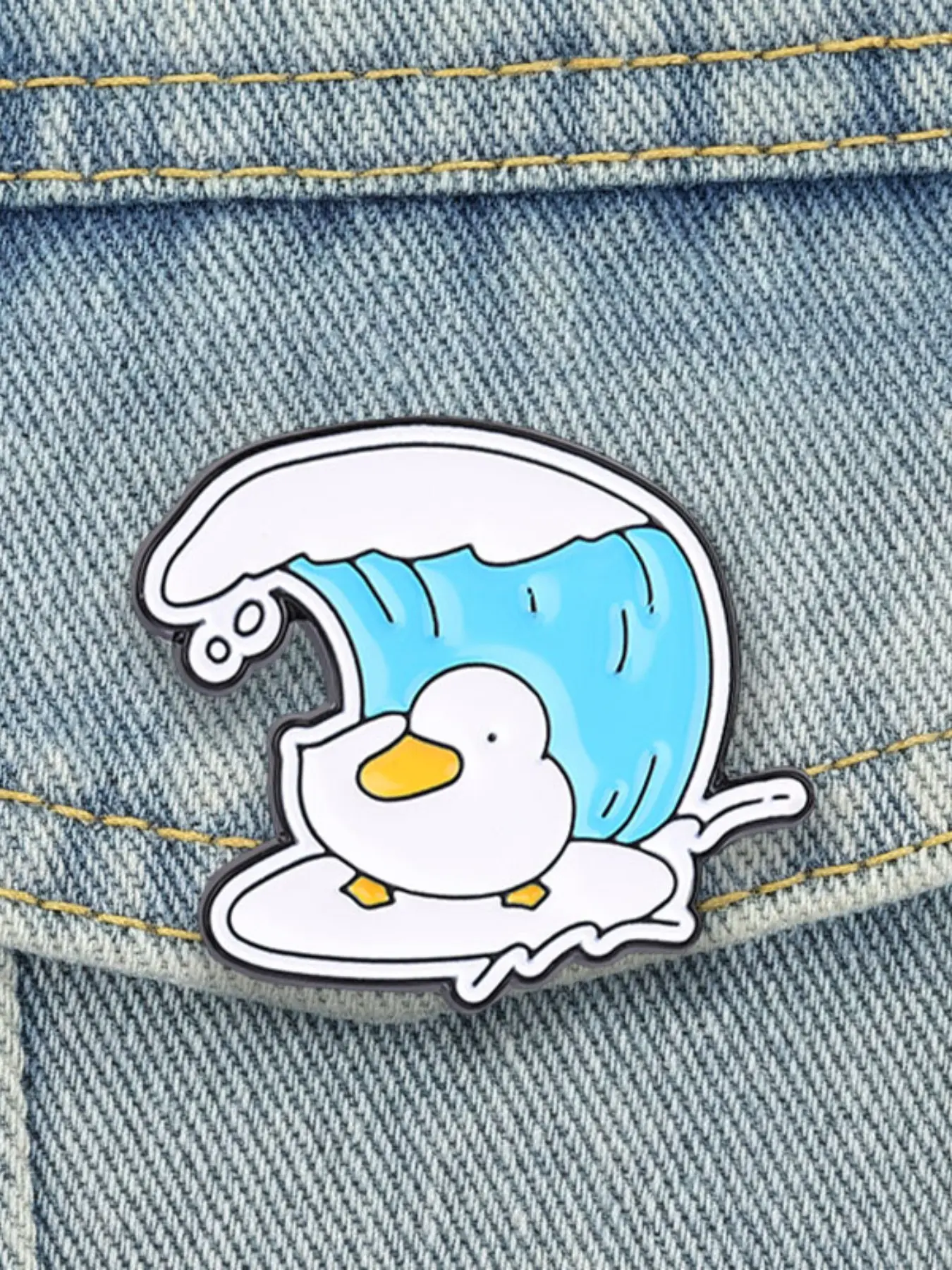 Kawaii Great Wave Surf Duck Lapel Pin, Summer Sea Animal Enamel Badge, Cute Accessory for Clothing, Perfect Gift Idea, Brooch Pins