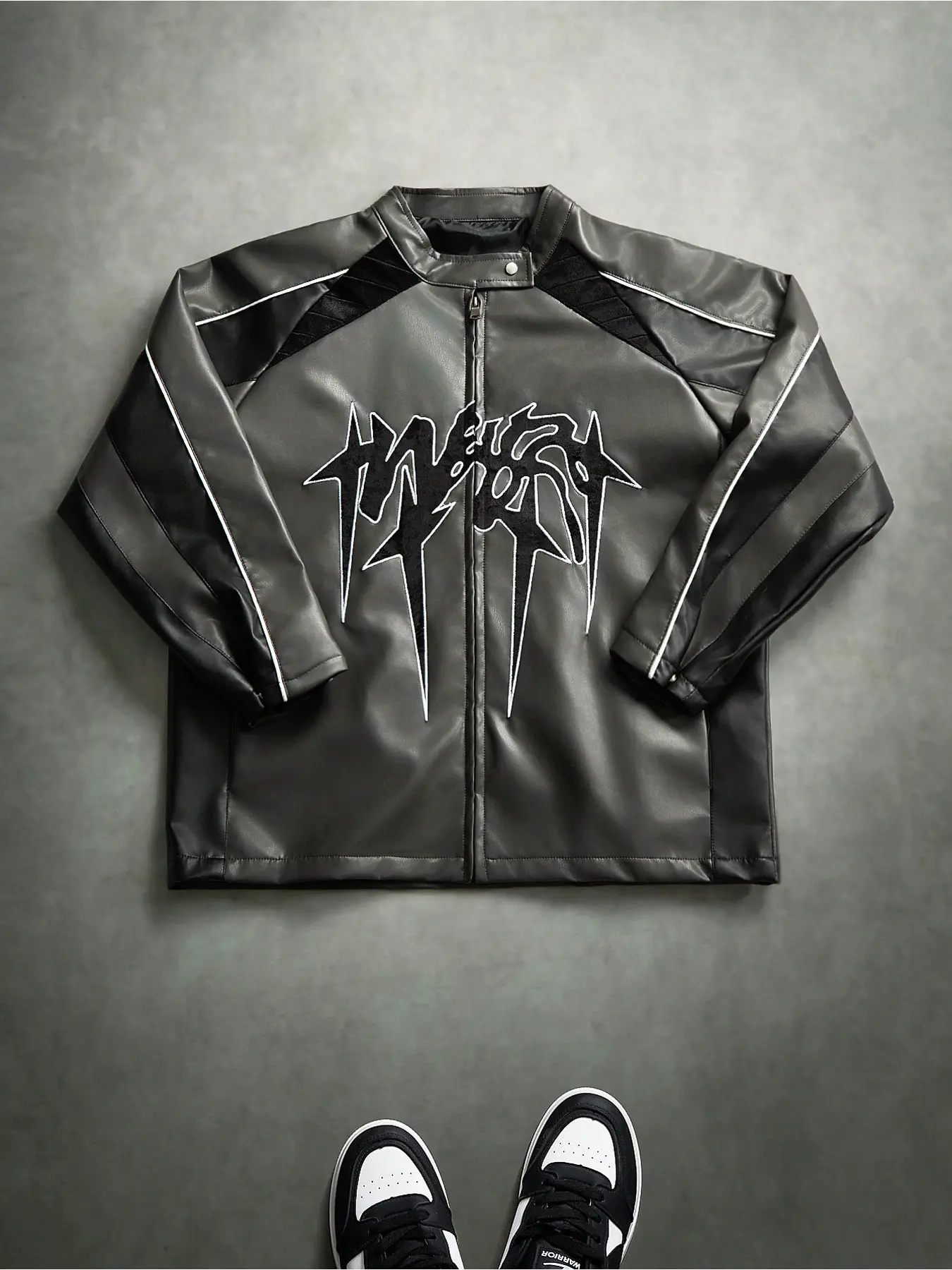 Men's gothic punk letter embroidered PU leather jacket, contrasting stand up collar zipper motorcycle jacket, street style loose long sleeved racing style jacket, retro hip-hop windproof PU leather jacket, autumn and winter daily nightclub outfit top