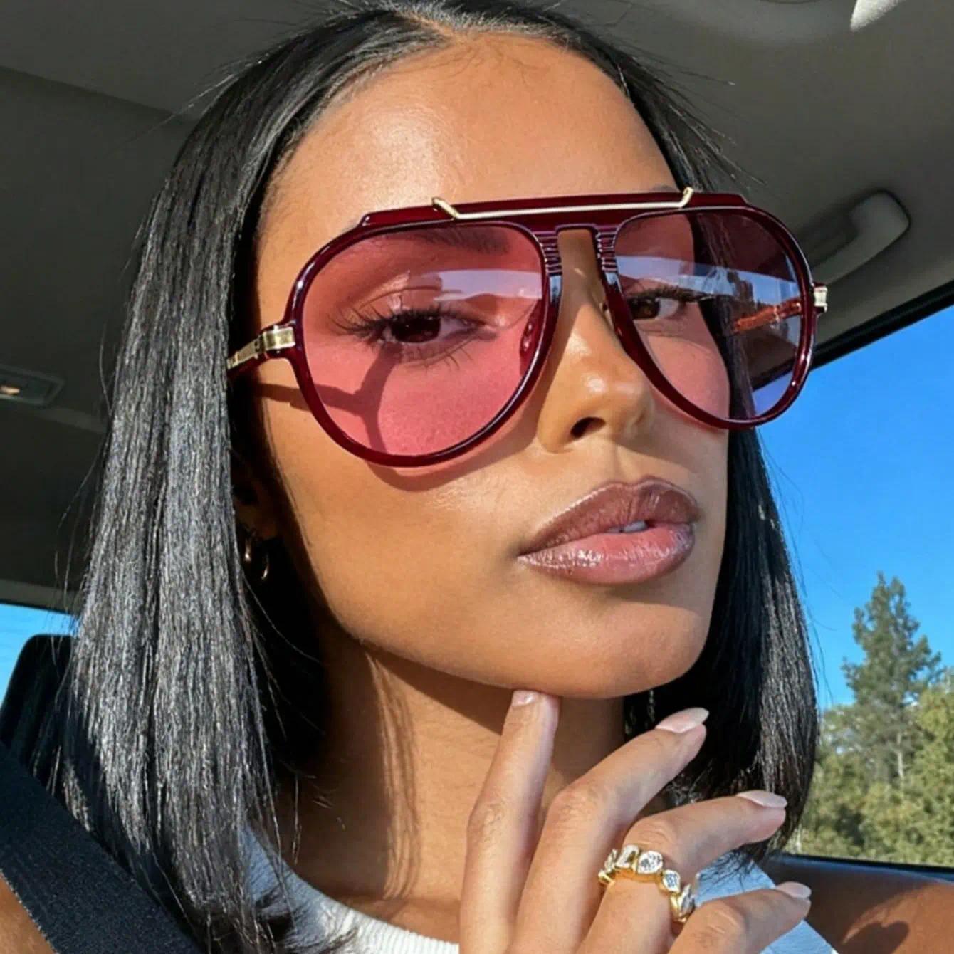 2026 Unisex UV400 Bold Frame Sunglasses, Lightweight Trendy Shades for Photography & TikTok Influencers