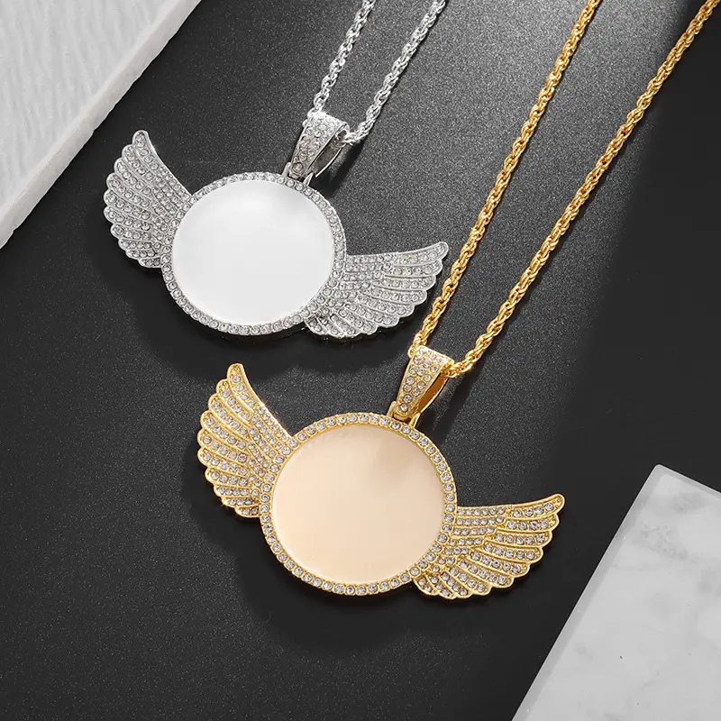 Women's Angel Wing Pendant Necklace, Rhinestone-Encrusted Round Frame Collar Necklace-Eye-Catching, Fashionable Jewelry for Parties and Everyday Wear; a Versatile, Minimalist, and High-End Birthday Gift
