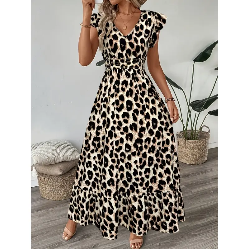 Short-sleeved, wrinkled at the waist, with a pronounced waistline and wide sheath design featuring vintage leopard print, perfect for resort wear