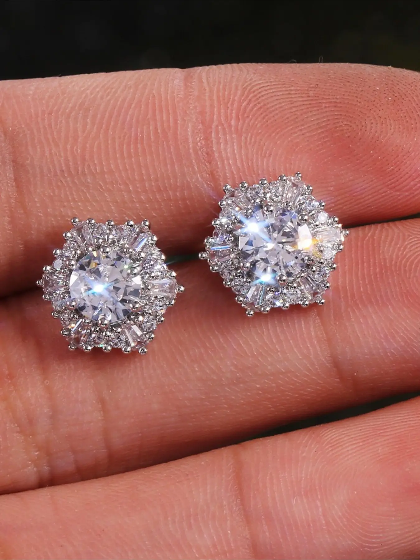 1 pair of fashionable and versatile cubic zirconia earrings, classic hexagonal retro earrings