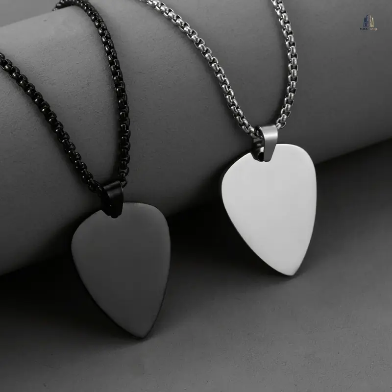 Stainless Steel Blank Guitar Pick Pendant Necklace, Polished Titanium Steel Necklace, Minimalist Rock Music Jewelry, Unengraved Fashion Accessory For Men Women Daily Street Wear