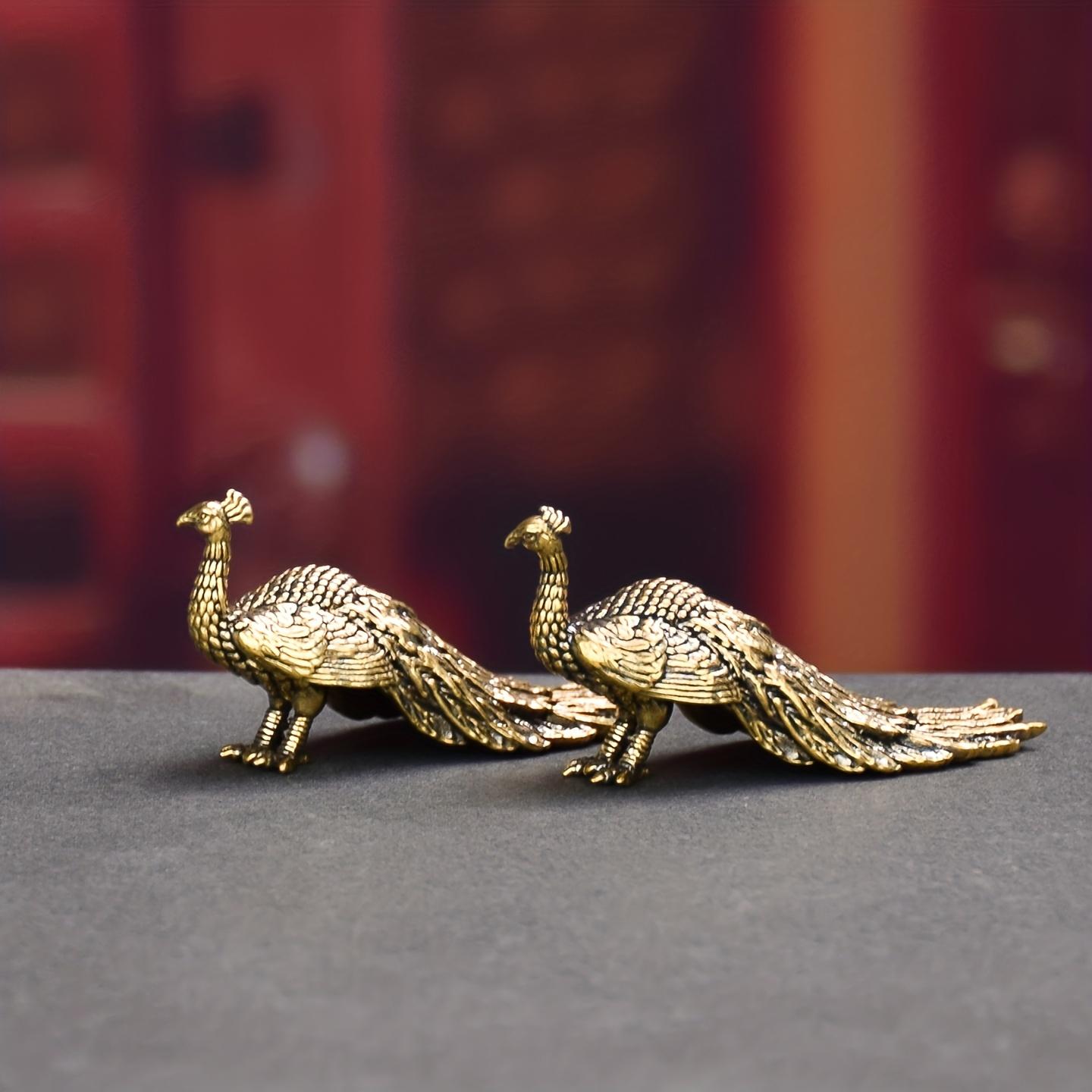 A vintage-style brass peacock desktop ornament—an exquisite piece of craftsmanship ideal for collectors. It makes a perfect birthday gift, a charming addition to an office bookshelf, or a unique decorative accent for a Halloween display.