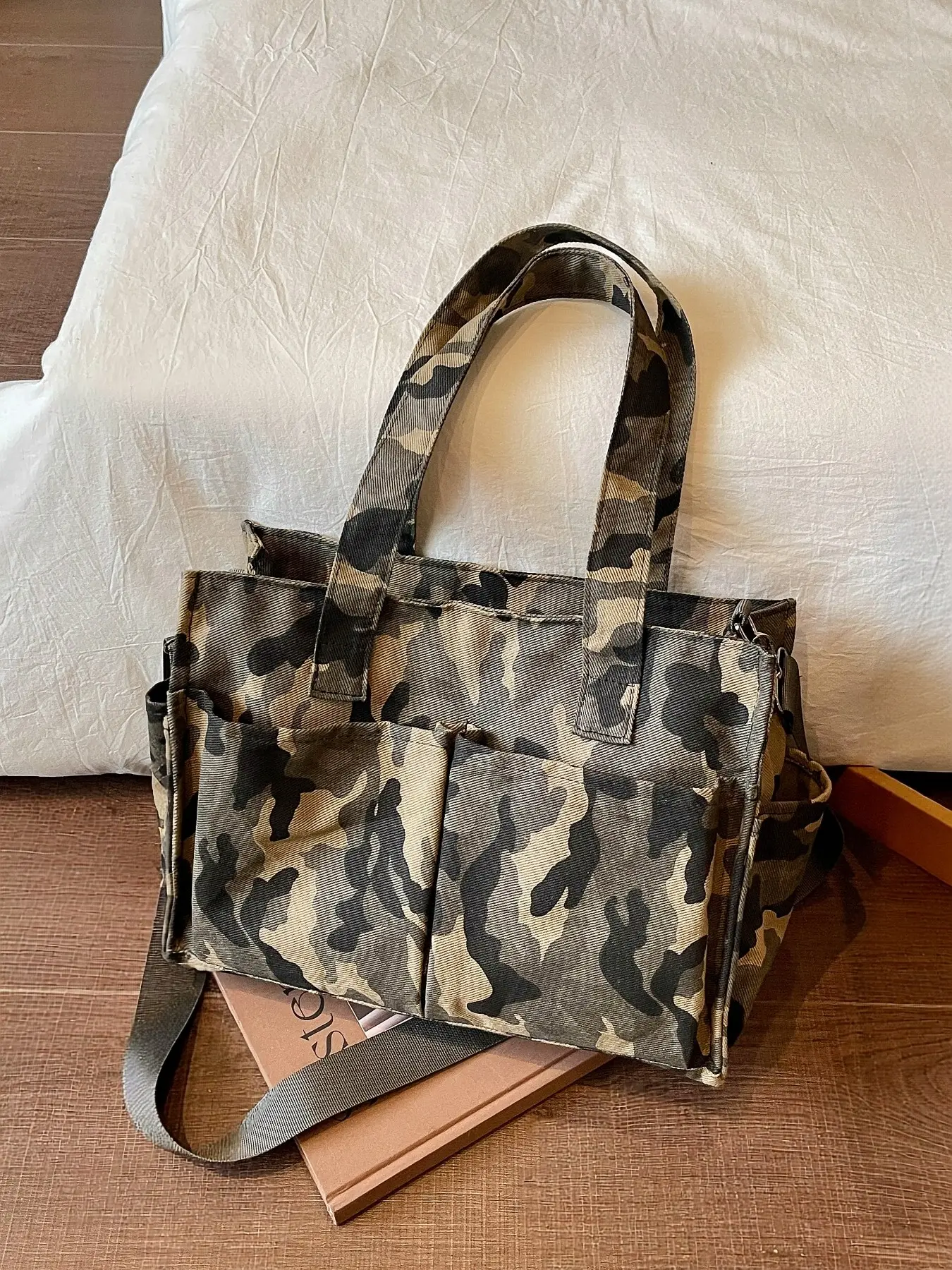 Vintage Camo Print Canvas Tote Bag for Women, Large Capacity Multi Pocket Utility Shoulder Handbag, Detachable Adjustable Crossbody Strap Casual Streetwear Commute School Travel Shopping Bag