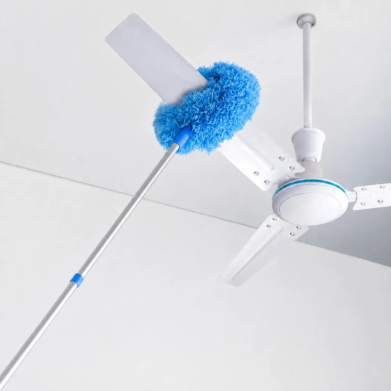 1 Set Long Reach Ceiling Fan Duster with Replacement Head, Fluffy Blue Fan Blade Cleaning Brush, Metal Handle High Reach Dusting Tool for Home, Bedroom, Living Room, House Cleaning, Fan Duster for Ceiling Fan Blades