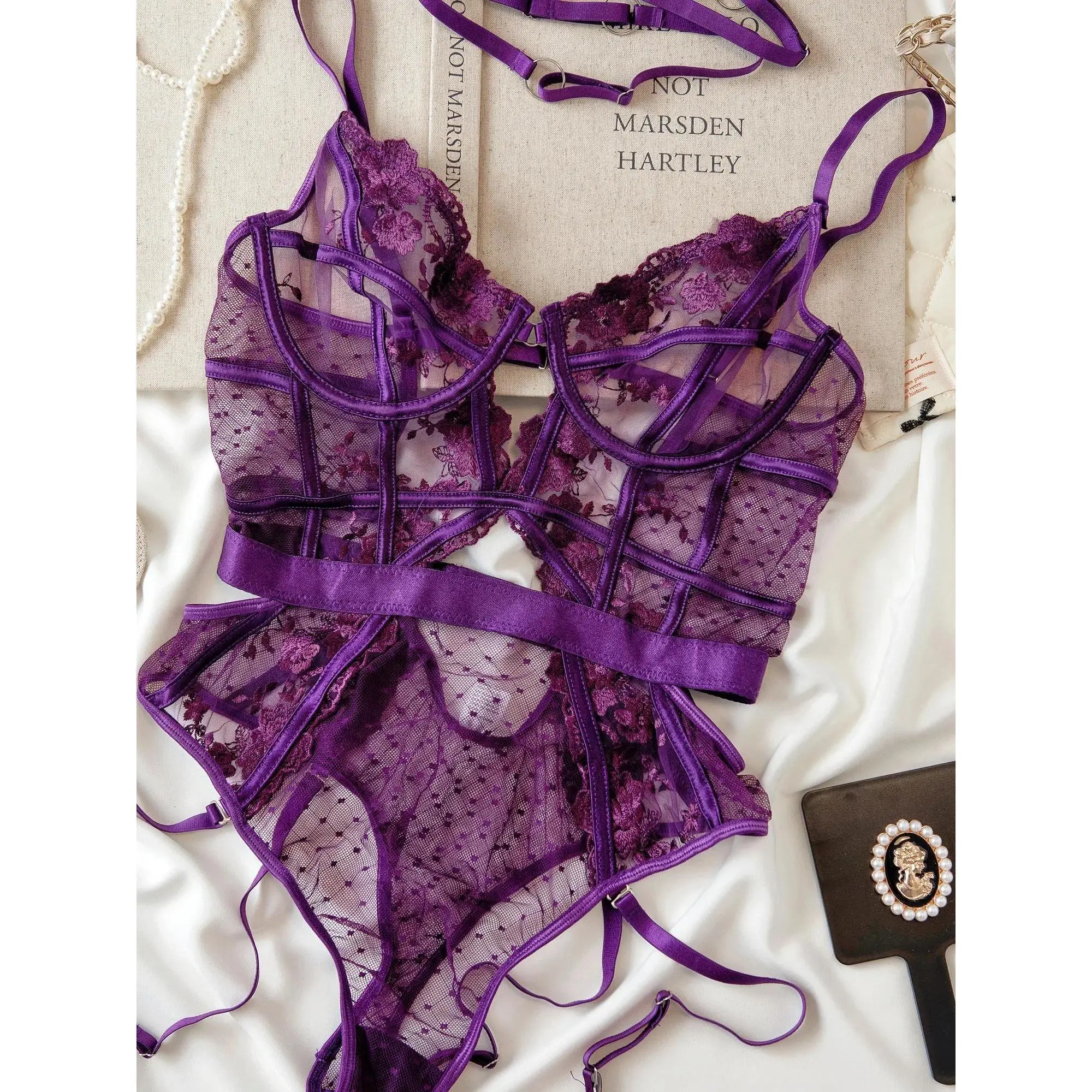Women's 3-Piece Bra Set, Sexy Purple Embroidered Lace Bra and Panty, Hip-Hugging Garter Belt with Steel Boning