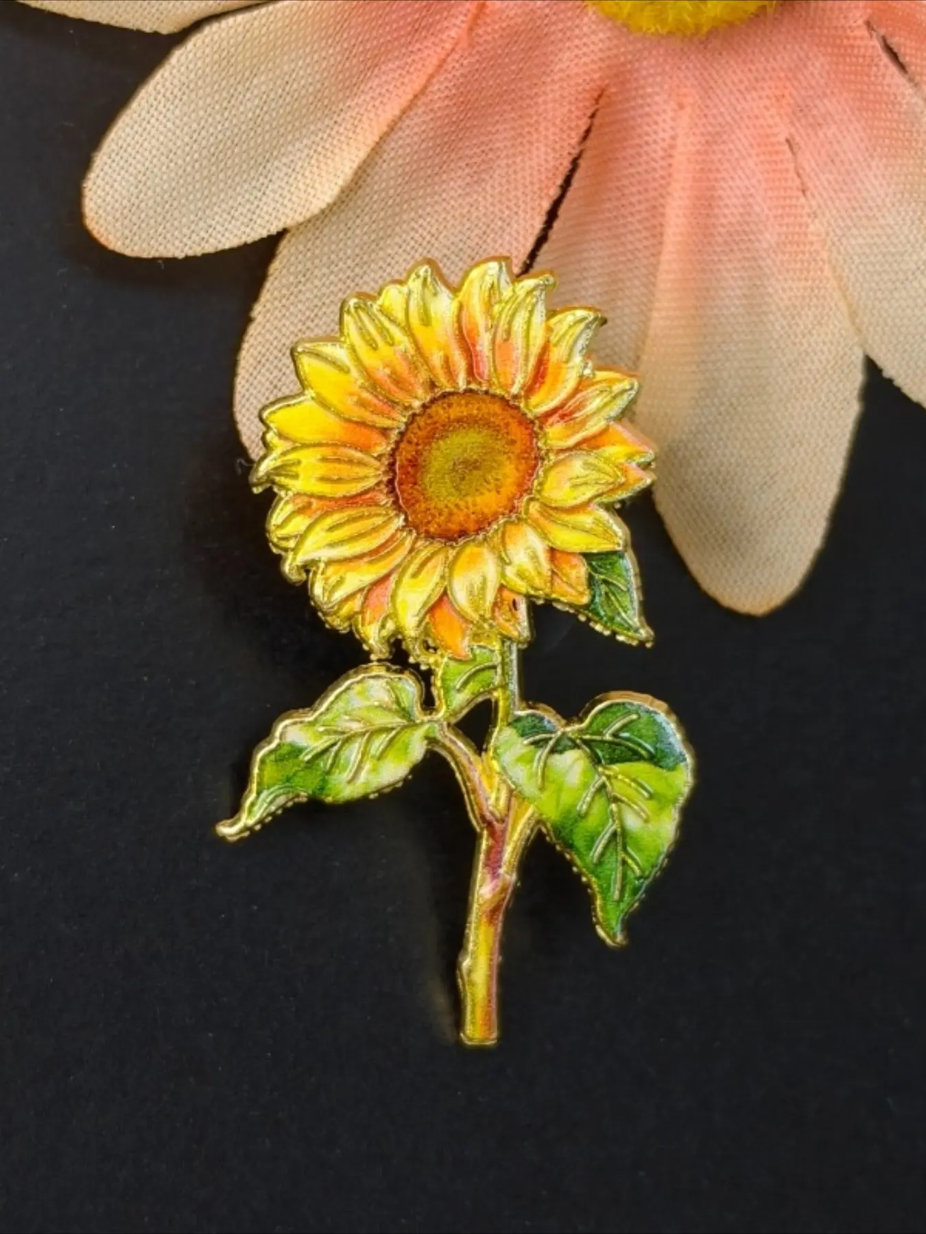 Elegant Watercolor Sunflower Enamel Pin Gold Trim Single Bloom Floral Brooch, Vintage Botanical Lapel Badge for Jackets Backpacks, Ideal Gift for Sunflower & Plant Lovers