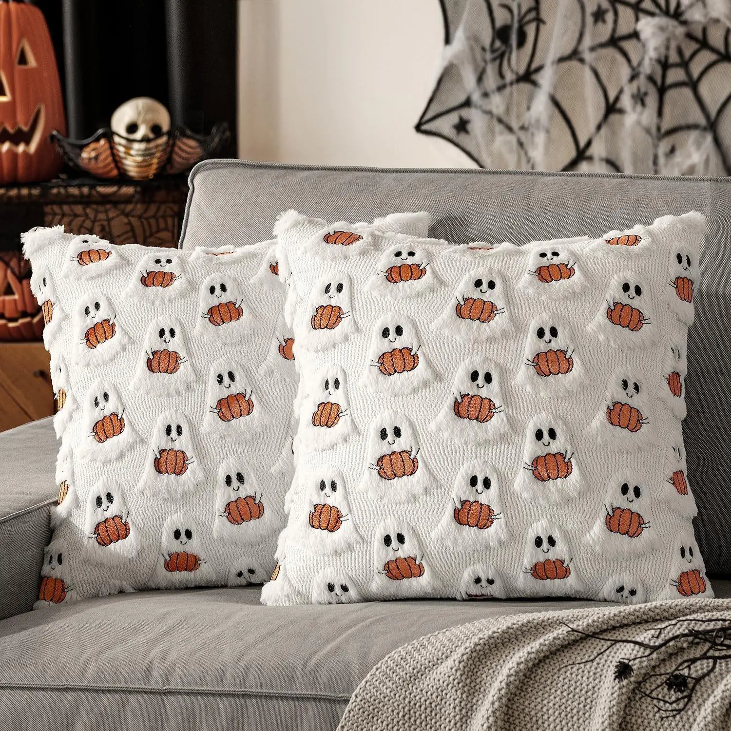 Latest 2-piece throw pillow set for Halloween decoration - 18x18 inches ivory-colored cute ghost hugging pumpkin, suitable for the spooky season and cozy autumn decoration