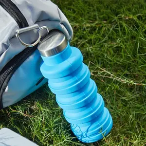 A must-have folding water cup for travel, food-grade silicone material is drop-proof and leak-proof, compressible design does not take up space, leak-proof food-grade folding water cup