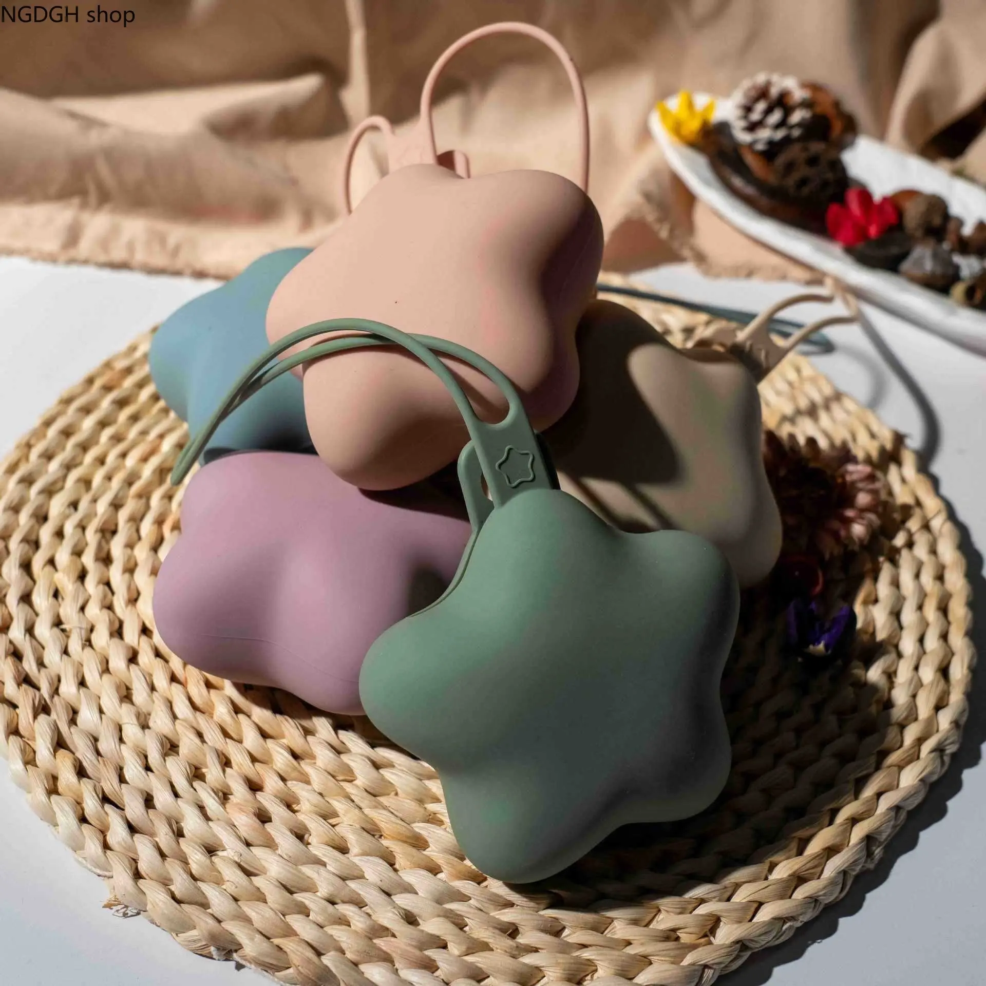 Minimalist Cream Flower Silicone Phone Lanyard, Soft Matte Loop Strap with Star Detail, Cute Anti-Drop Finger Grip, Portable Bag Charm Accessory, Perfect for Women, Daily Commute & Matching Colorful Gift Set.