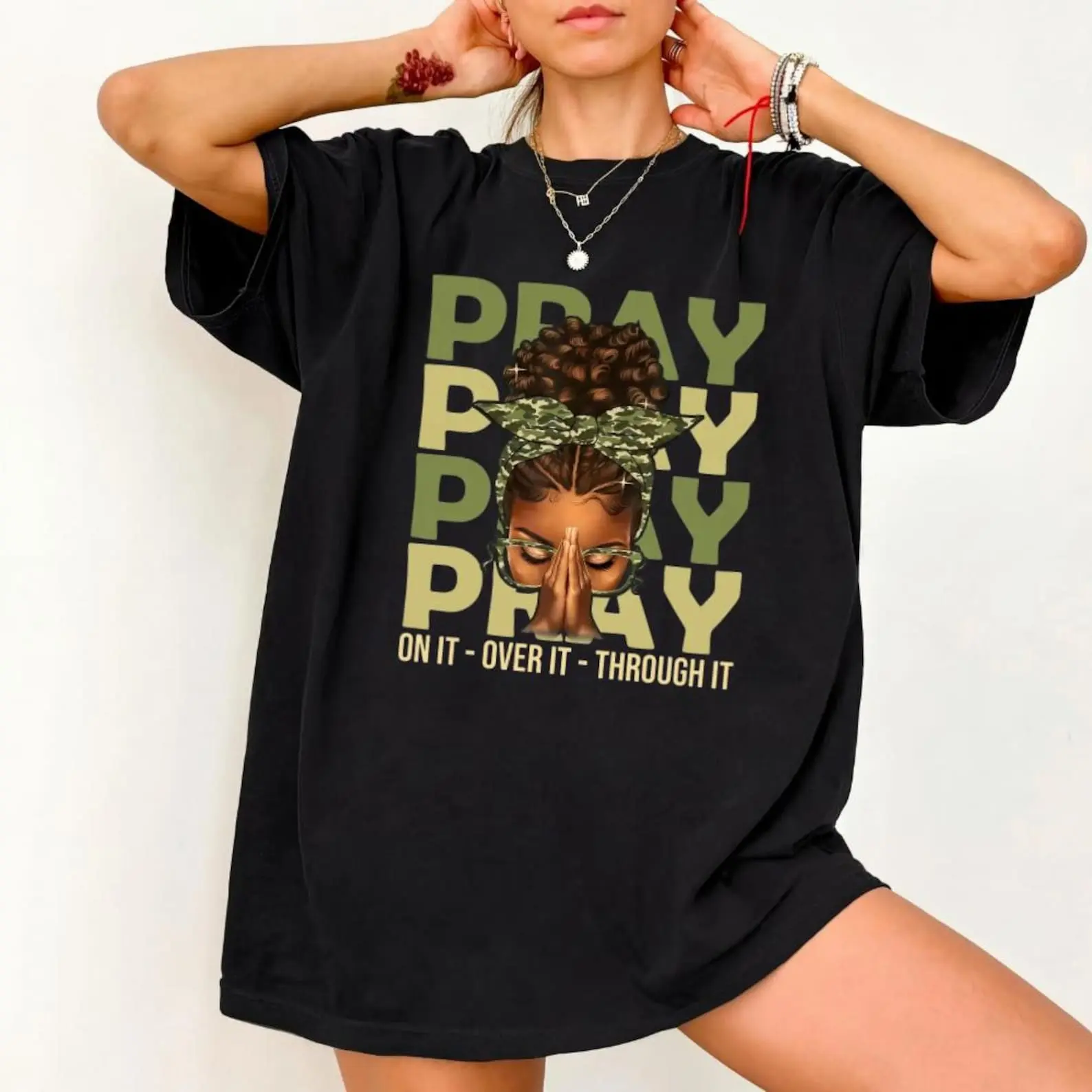 Pray On It Over It Through It Camo Bow Praying Black Woman Graphic Women's T-shirt-100% Cotton, Short Sleeve, Round Neck, Faith Inspirational Letter Print-Suitable for Daily Casual & Church Faith Party, Loose Oversized Breathable Soft Basic Top