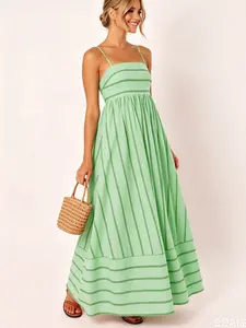 A fashionable and fresh casual vacation style dress for women, with a strapless strap design, suitable for summer, beach vacations, friend gatherings, park picnics, etc.