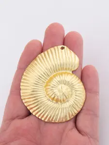 1pc Matte Gold Embossed Ribbed Spiral Ammonite Nautilus Shell Pendant, Oversized Textured Radial Line Seashell/Seastar Charm, Bohemian Coastal Ocean Inspired Jewelry Making Supply for Women’s Beach Statement Necklaces
