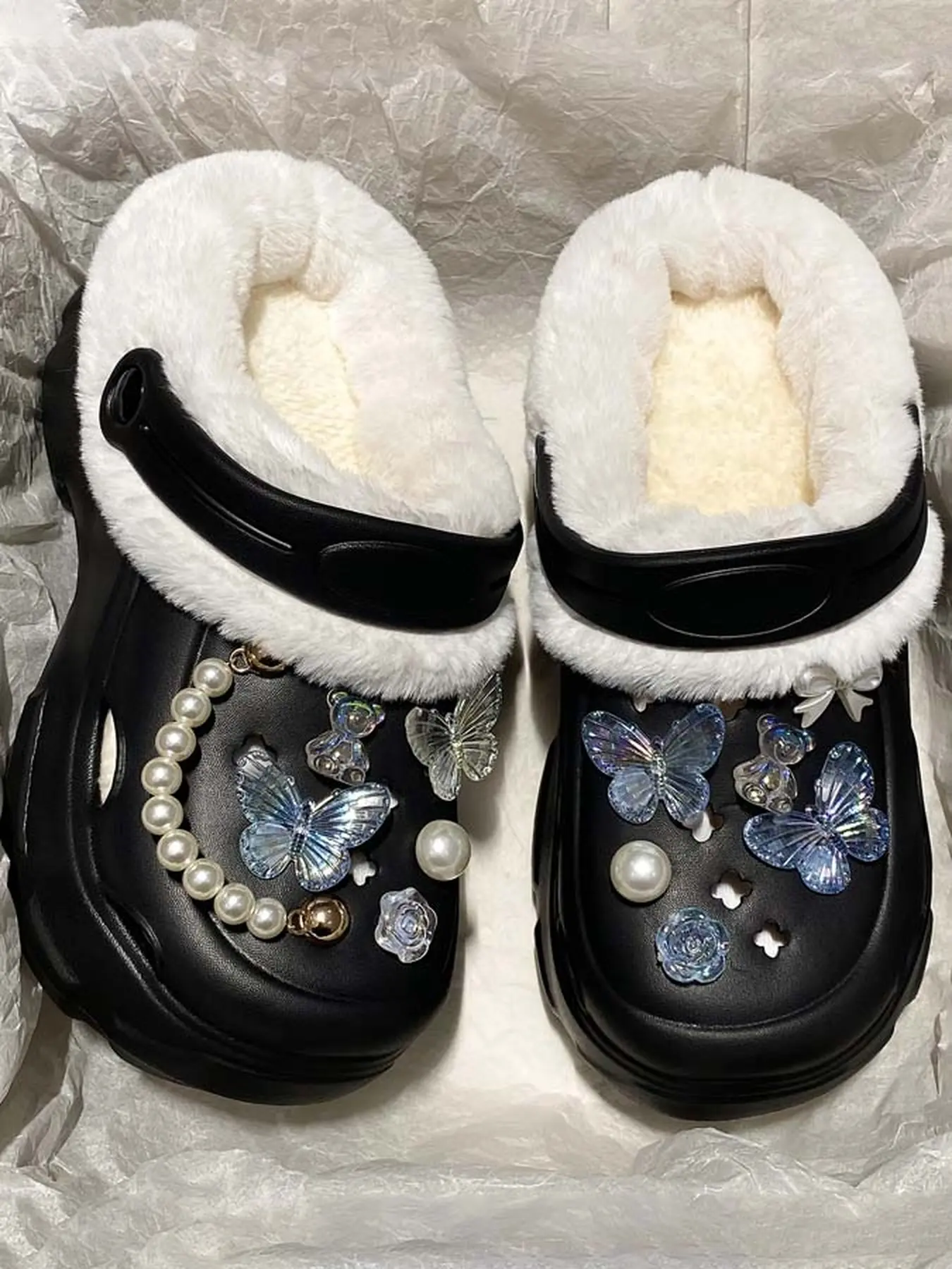 Autumn Winter Fashion Eva Thick Sole Height-Increasing Holey Shoes, Warm Lined Outdoor Wear, Fuzzy Toe Slip-Ons, Versatile New Design