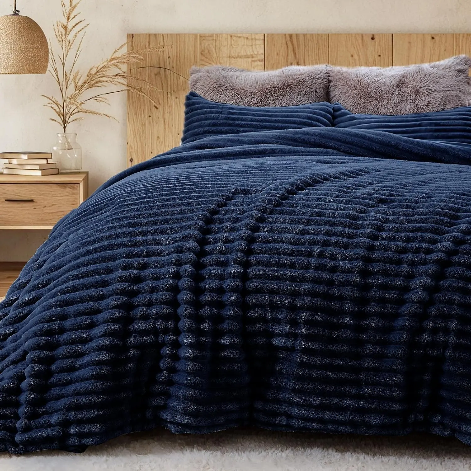 Queen Comforter Set 3 Pieces - Soft Fleece Comforters Queen Size, 1 Luxury Marshmallow Comforter with 2 Pillow, Faux Fur Down Alternative Bedding Set, Marine Blue