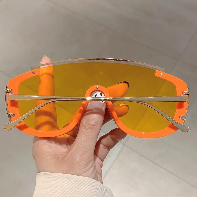 Y2k Stylish Women Sunglasses Fashion Gradient Outdoor Sports Shades Trendy Luxury Brand Design Futuristic Men Sun Glasses new Light Blocking for Screens Protection Glasses for Women Women's Clear