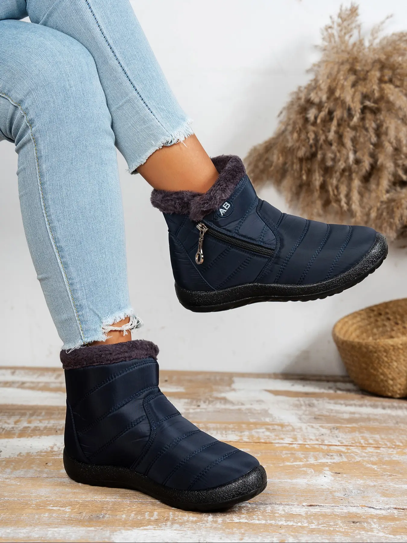 Women's Winter Thickened Snow Boots, Side Zipper Warm Short Boots, Outdoor Durable Cotton Shoes, Casual Fall & Winter Footwear