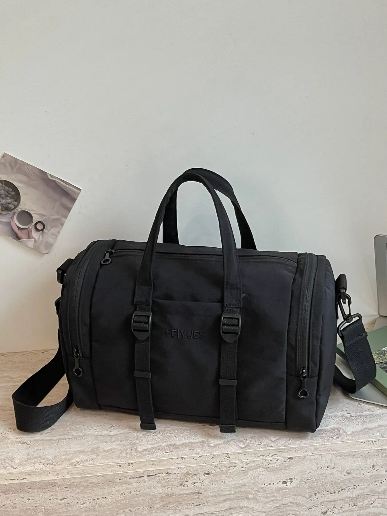 Simple and lightweight fitness bag, small short trip bag, with detachable adjustable crossbody strap, double-sided zippered storage pockets, outdoor travel shoulder bag