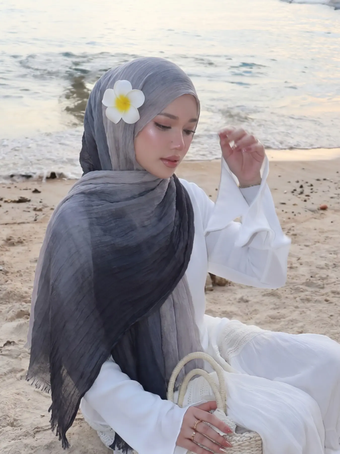 Women's Ombre Crinkle Hijab Scarf, Fringe Beach Modest Shawl, Perfect Gift for Women, Stylish and Comfortable Accessory