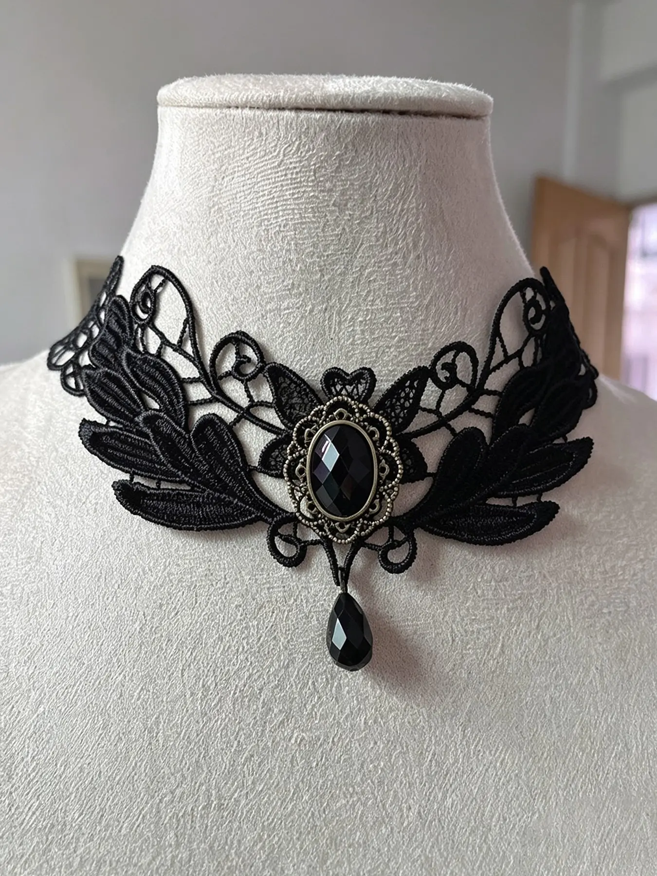 1 Piece Gothic Black Lace Choker Necklace, Oval Black Crystal Teardrop Pendant Collar, Vintage Witchy Punk Fashion Neck Jewelry for Women