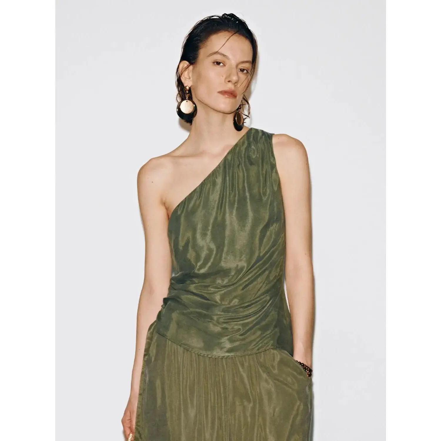 URBAN REVIVO One Shoulder Draped Overhead Shirts