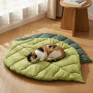 Leaf Shaped Cat Bed Mat, Soft Plush Cat Sleeping Pad, Washable Pet Bed for Indoor Cats & Small Dogs, Cute Cat Cushion for Floor, Sofa, Crate, Warm Cat Blanket for Kitten, Puppy, Portable Cat Travel Bed, Shaped Beds