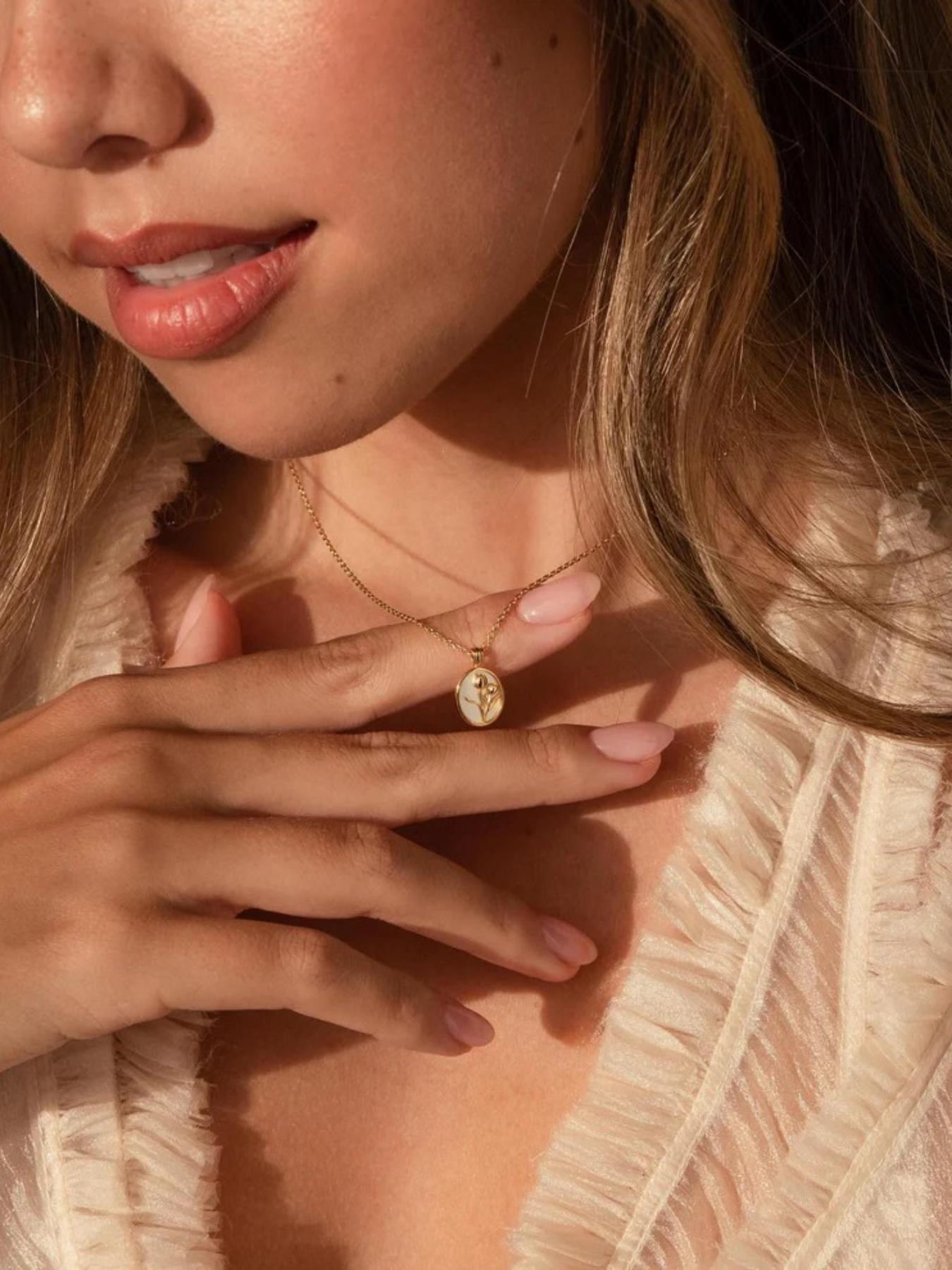 Elegant Tulip Pendant Necklace, Vintage Floral Design, Adjustable Clavicle Chain, Sweet Cute Jewelry Gift for Women, Exquisite Chain Jewelry