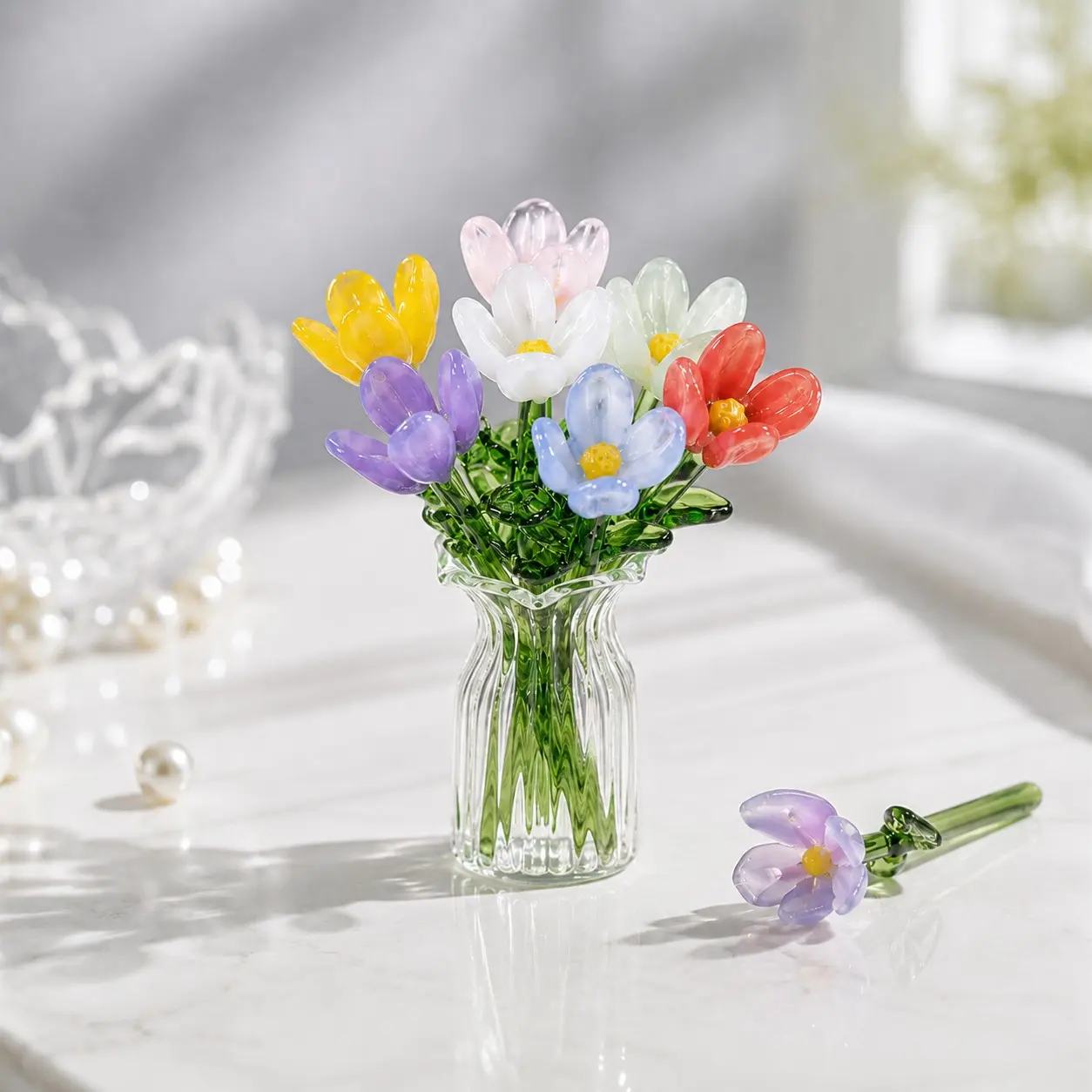 1 Set (7 Flowers + 1 Vase) Handcrafted Mini Glass Artificial Flower Ornaments, Decorative Fake Floral Decor Mixed Flower Set for Gifting and Event Decorations, DIY Faux Bouquet for Home Decor, Gift for Event Decoration, Table