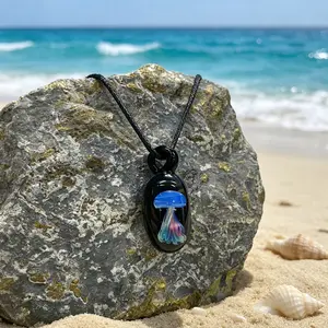 Color Changing Glass Capsule Jellyfish Pendant Necklace with Gift Box, 3D Ocean Style Jewelry, Fashion Accessory for Women, Perfect Gift for Friends
